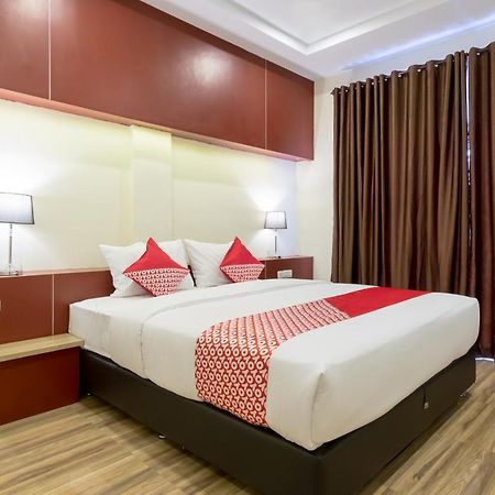 Oyo 727 Merlion Hotel Medan Exterior photo