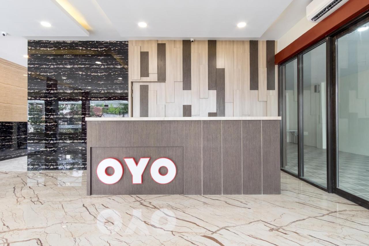 Oyo 727 Merlion Hotel Medan Exterior photo