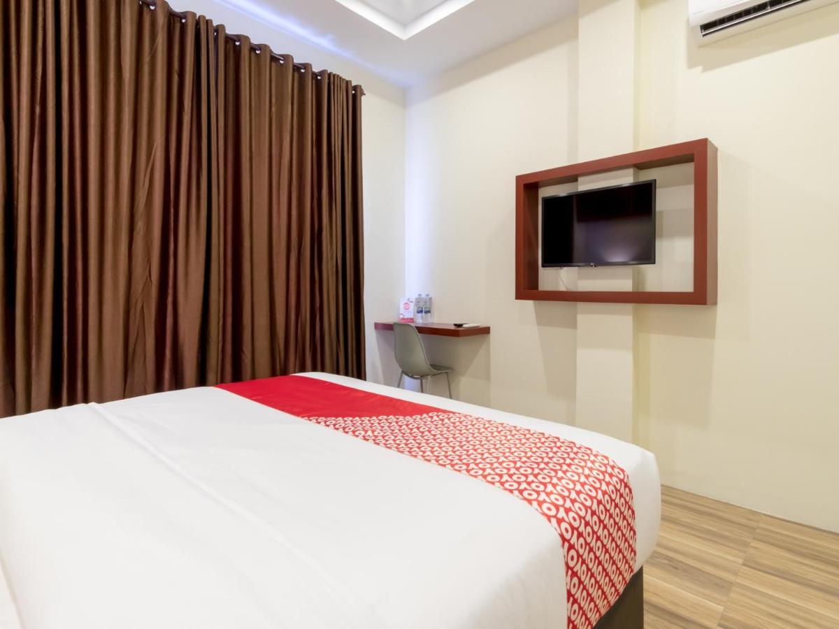 Oyo 727 Merlion Hotel Medan Exterior photo