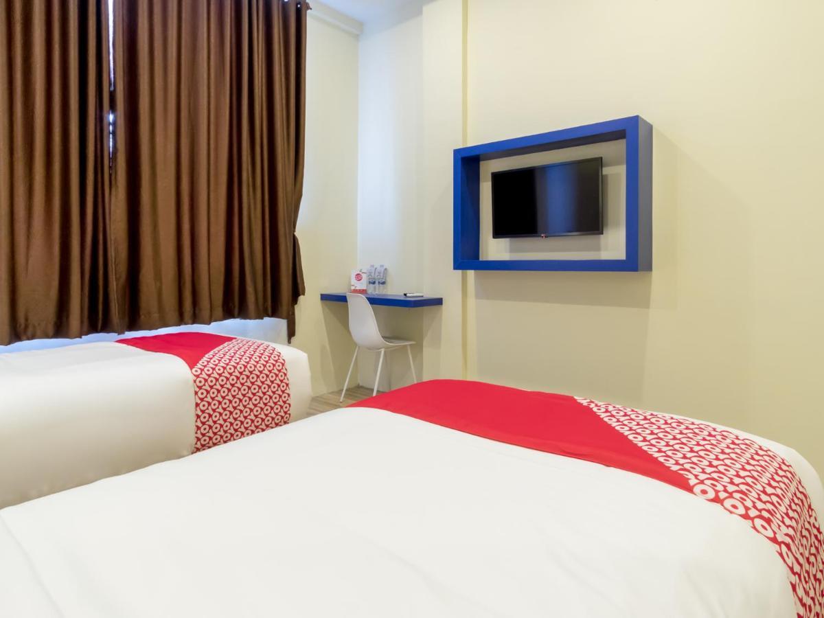 Oyo 727 Merlion Hotel Medan Exterior photo