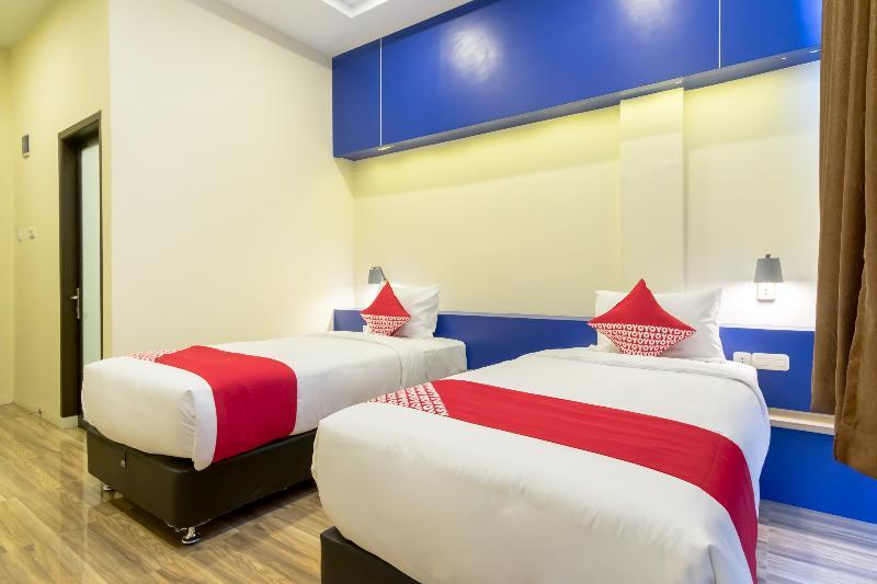 Oyo 727 Merlion Hotel Medan Exterior photo