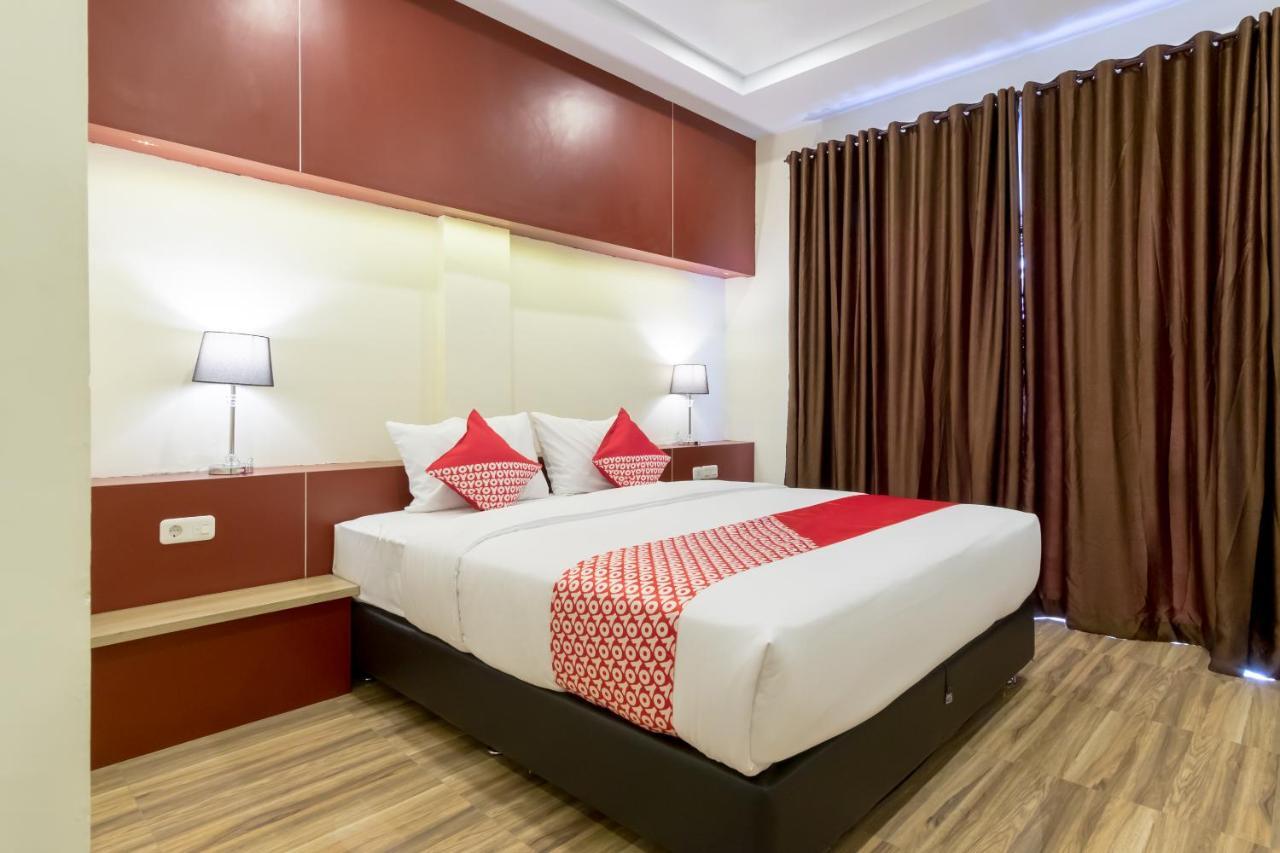 Oyo 727 Merlion Hotel Medan Exterior photo